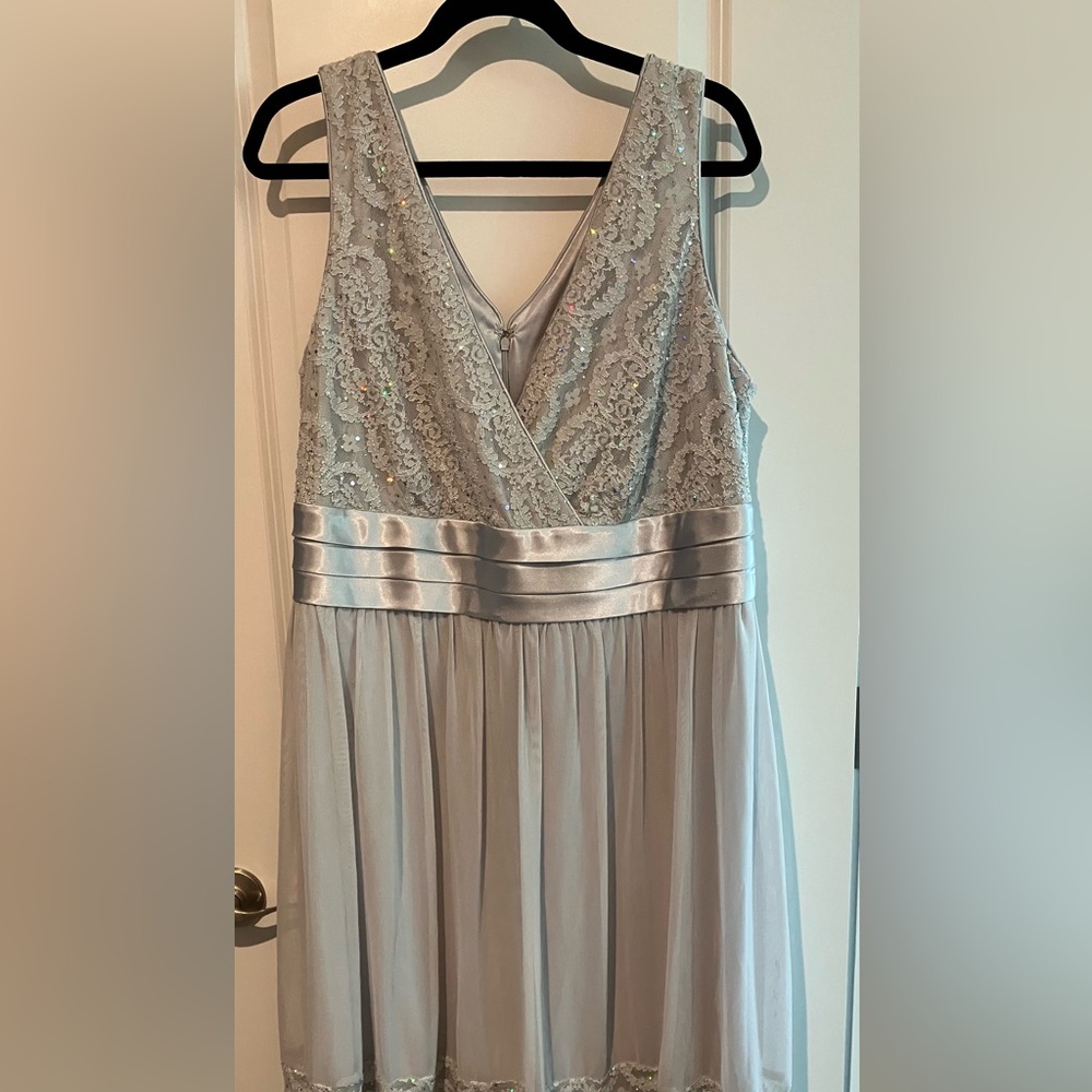 R&M Richards Woman formal dress size 18W.